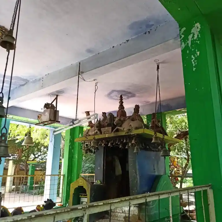 Arulmigu Thalai Karuppu Ayyanar Temple, Sengulam - 625706 அருள்மிகு அய்யனார் மற்றும் தாளைக்கருப்பணசாமி திருக்கோயில், செங்குளம் - 625706, Madurai - Ancient Temple Architecture and History Image 4