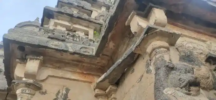 Arulmigu Thalakirieswarar Temple, Hill Top, Panamalai - 605201 அருள்மிகு தாளகிரீஸ்வரர் திருக்கோயில், குன்றின் மேல், பனமலை - 605201, Viluppuram - Ancient Temple Architecture and History Image 3