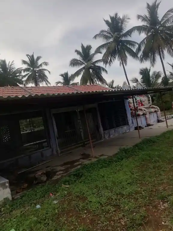 Arulmigu Thalayatti Karuppannaswamy Temple, Vellivalasu - 638101 அருள்மிகு தலையாட்டி கருப்பண்ணசாமி திருக்கோயில், Vellivalasu - 638101, Erode - Ancient Temple Architecture and History Image 6