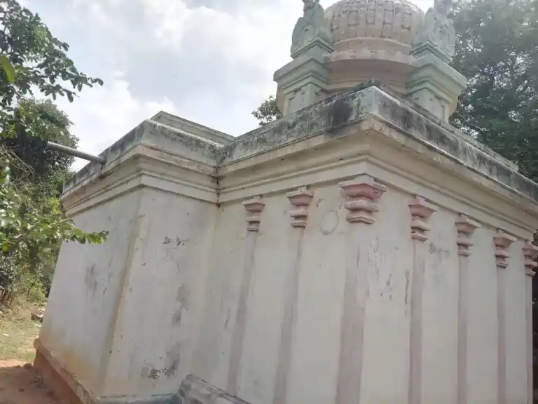 Arulmigu Thalinchiraayar Ayyanar Temple, Udaiyaalipatti - 622502 அருள்மிகு தழிஞ்சிராயர் அய்யனார் திருக்கோயில், உடையாளிப்பட்டி - 622502, Pudukkottai - Ancient Temple Architecture and History Image 4