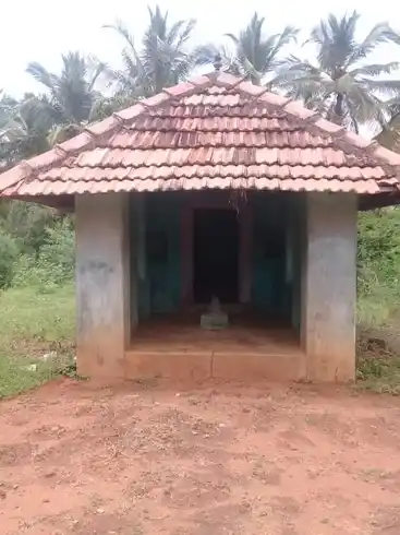 Arulmigu Thaluthalai Ayyanar Temple, Perunkudi - 630553 அருள்மிகு. தலுதலை அய்யனார் திருக்கோயில், Perunkudi - 630553, Sivagangai - Ancient Temple Architecture and History Image 2