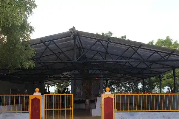 Arulmigu Thamarai Udaiyar Sastha Temple, Village End, Sheliyanallur - 627352