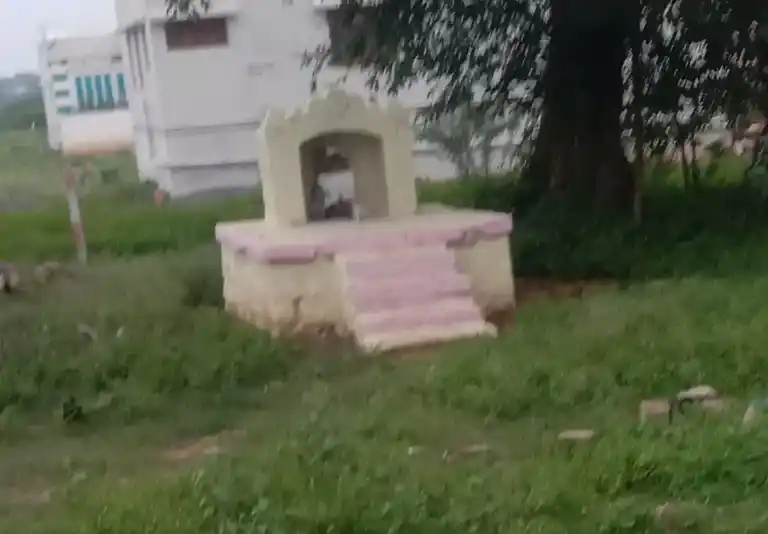 Arulmigu Thamaraikulam Kanmai Vinayagar Temple, Ayyampalayam - 624204 அருள்மிகு தாமரைக்குளம் கண்மாய் விநாயகர் கோயில், Ayyampalayam - 624204, Dindigul - Ancient Temple Architecture and History Image 4