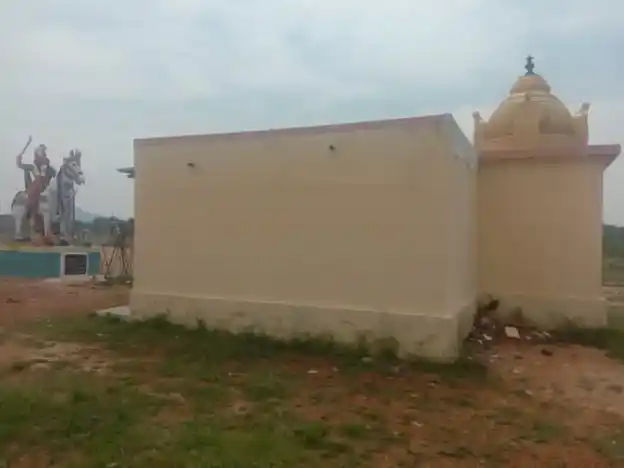 Arulmigu Thambatta Paraipatti Muniyappa Swamy Temple, Karikkali - 624703 அருள்மிகு தம்பட்ட பாறைபட்டி முனியப்பசுவாமி திருக்கோயில், Karikkali - 624703, Dindigul - Ancient Temple Architecture and History Image 2