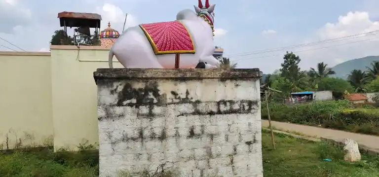 Arulmigu Thamsanahalli Basuveswarar Temple, Anchetty - 635102 அருள்மிகு தாம்சனஹள்ளி பசுவேஸ்வரர் திருக்கோயில், அஞ்செட்டி - 635102, Krishnagiri - Ancient Temple Architecture and History Image 2