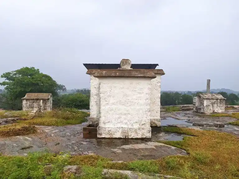 Arulmigu Thandayudhapaniswamy Temple, Sozhapandiyapuram - 605751 Temple
