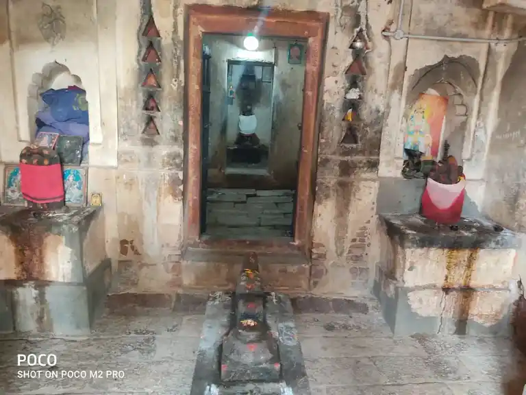 Arulmigu Thandayuthapani Temple, Avarampatti - 613602 அருள்மிகு தண்டாயுதபாணி சுவாமி திருக்கோயில், Avarampatti - 613602, Thanjavur - Ancient Temple Architecture and History Image 6