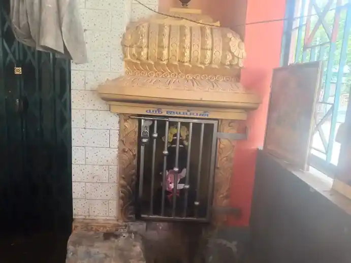 Arulmigu Thanga Vinayagar And Muneeswarar Temple, Thaamaraikulam Vadakarai, Mannargudi - 614001 அருள்மிகு தங்கவிநாயகர் மற்றும் முனீஸ்வரர் திருக்கோயில், Thaamaraikulam Vadakarai, Mannargudi - 614001, Thiruvarur - Ancient Temple Architecture and History Image 2