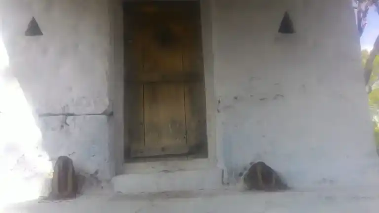 Arulmigu Thannaputhuperumal Temple, Semagoundernpudur, Kilangundal - 638106 அருள்மிகு தன்னப்புத்தூர் பெருமாள் திருக்கோயில், செம்மகவுண்டன்புதுார், கிழங்குண்டால் - 638106, Tiruppur - Ancient Temple Architecture and History Image 2