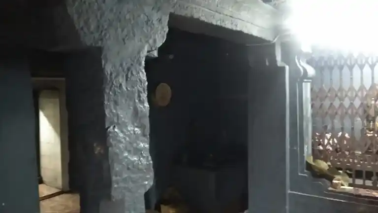 Arulmigu Tharmeswarar Temple, Arunkundram - 632509 அருள்மிகு தர்மேஸ்வரர் திருக்கோயில், அருங்குன்றம் - 632509, Ranipet - Ancient Temple Architecture and History Image 7