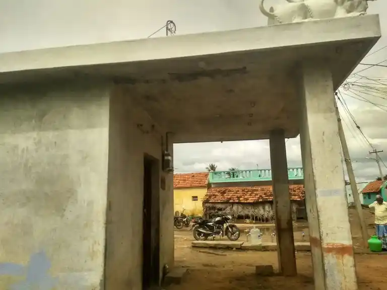 Arulmigu Thedeugaragam Temple, Karagatha Halli, Kadamadai - 636808 அருள்மிகு தேடு கரகம் திருக்கோயில், Karagatha Halli, Kadamadai - 636808, Dharmapuri - Ancient Temple Architecture and History Image 4