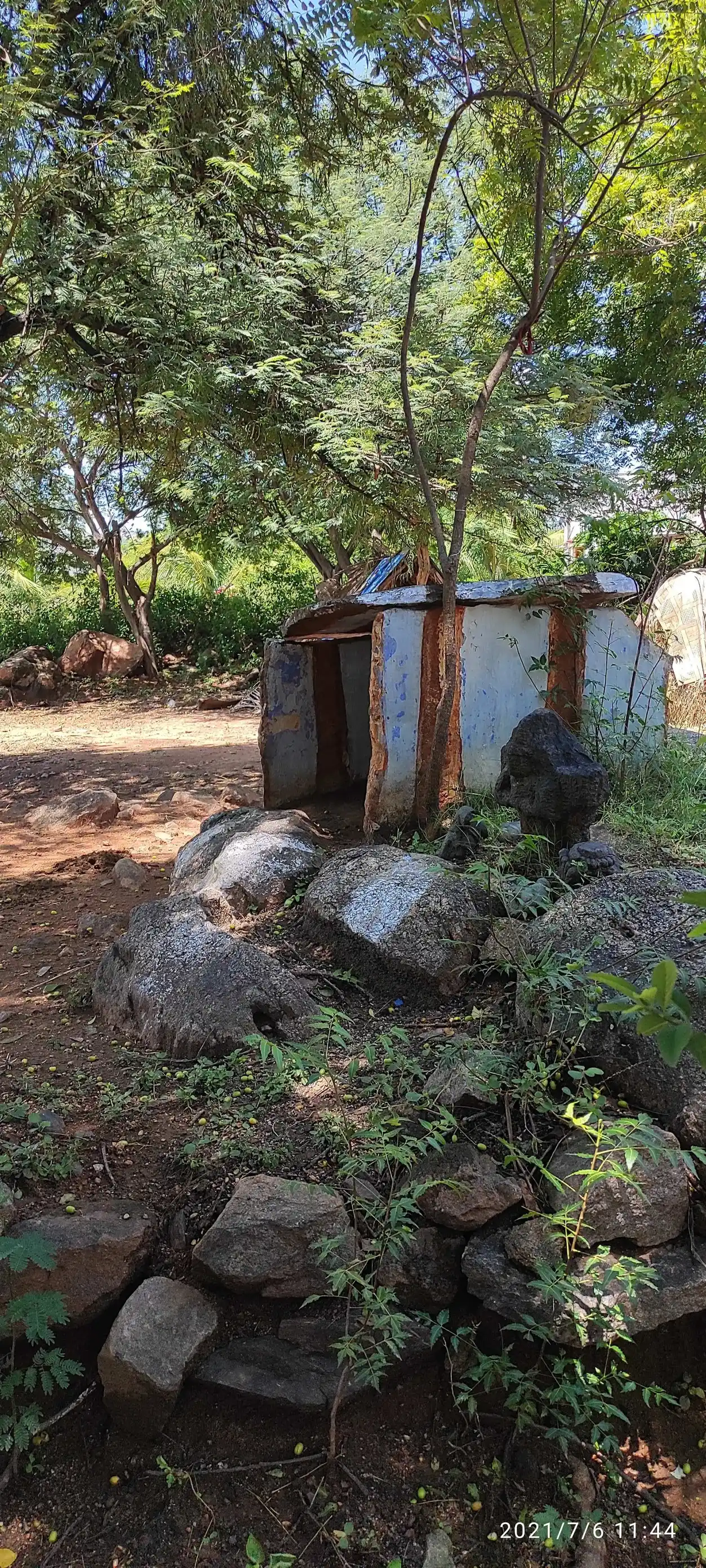 Arulmigu Thedukaragam Selliamman Temple, Bargur, Rasipalli - 635108 அருள்மிகு தேடு கரகம் திருக்கோயில், Bargur, ராசிப்பள்ளி - 635108, Krishnagiri - Ancient Temple Architecture and History Image 2