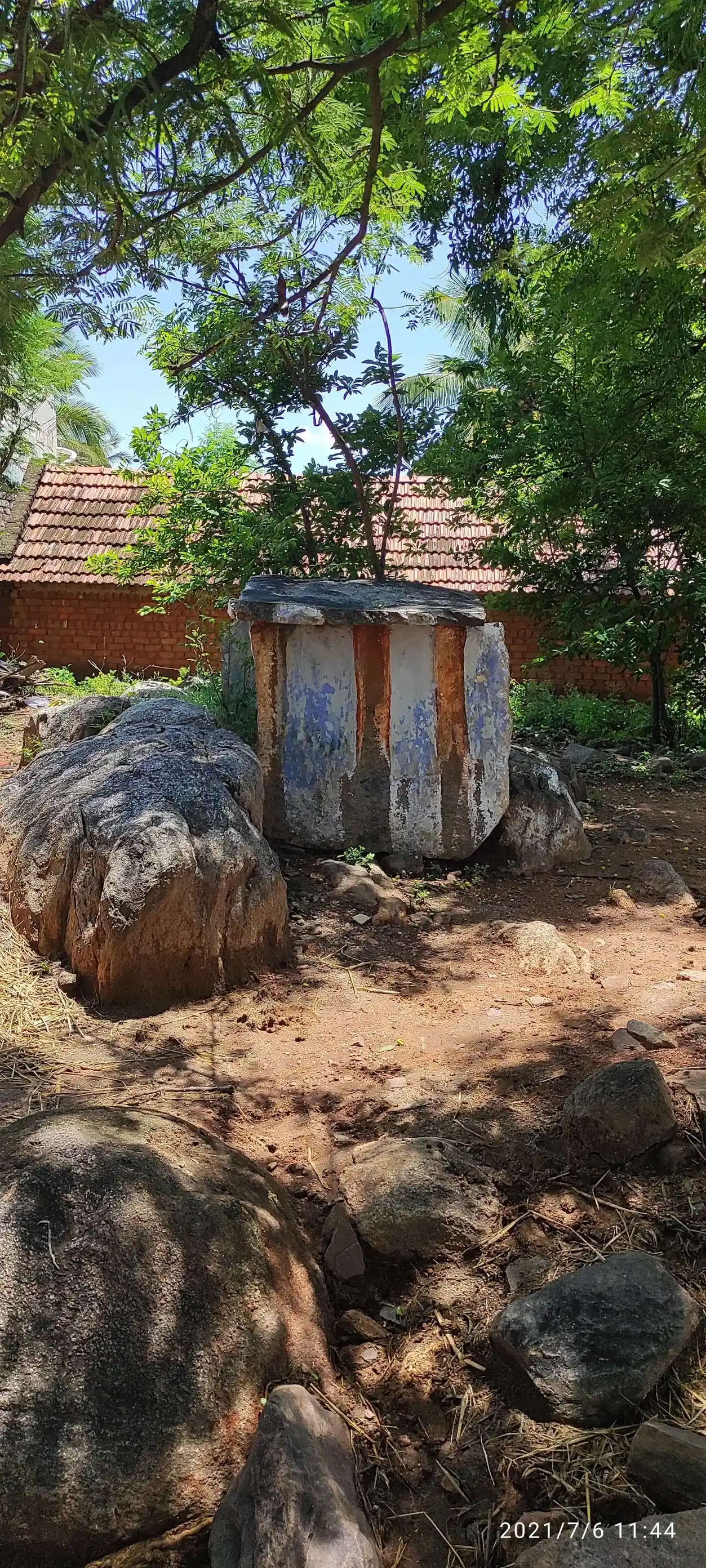 Arulmigu Thedukaragam Selliamman Temple, Bargur, Rasipalli - 635108 அருள்மிகு தேடு கரகம் திருக்கோயில், Bargur, ராசிப்பள்ளி - 635108, Krishnagiri - Ancient Temple Architecture and History Image 4