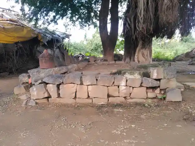 Arulmigu Thedukaragamselliamman Temple, Tatarahalli - 635123 அருள்மிகு தேடுகரகம் செல்லியம்மன் திருக்கோயில், தட்ரஹள்ளி - 635123, Krishnagiri - Ancient Temple Architecture and History Image 2