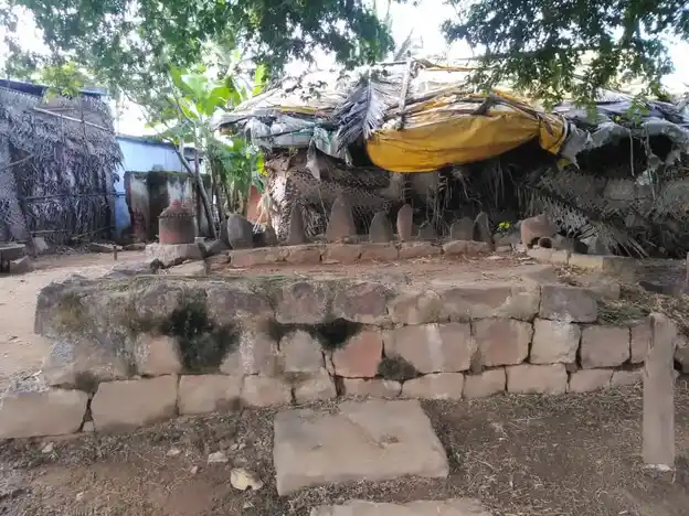 Arulmigu Thedukaragamselliamman Temple, Tatarahalli - 635123 அருள்மிகு தேடுகரகம் செல்லியம்மன் திருக்கோயில், தட்ரஹள்ளி - 635123, Krishnagiri - Ancient Temple Architecture and History Image 4