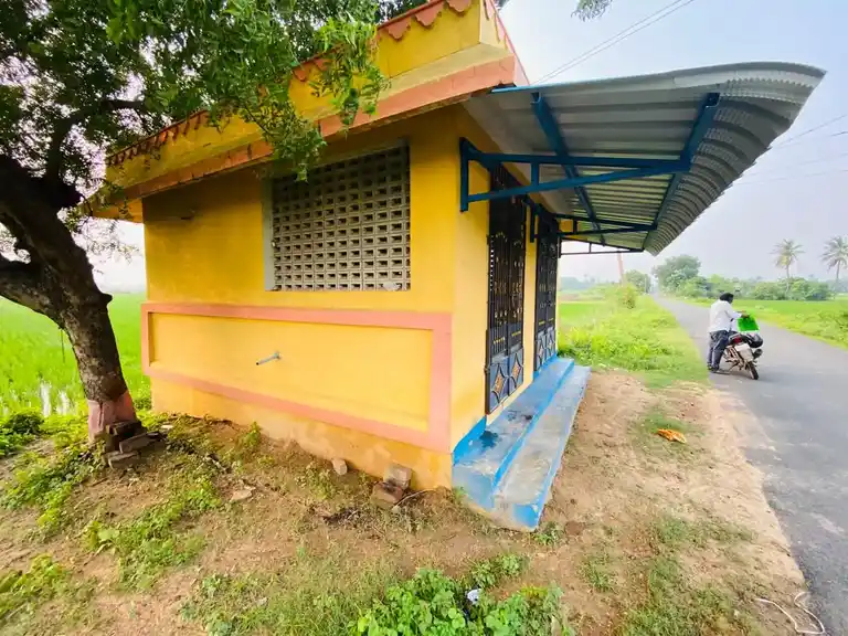 Arulmigu Theepanjiamman Temple, End Of The Village, Neduvambakkam - 601204 அருள்மிகு தீப்பாஞ்சம்மன் திருக்கோயில், End Of The Village, Neduvambakkam - 601204, Tiruvallur - Ancient Temple Architecture and History Image 4