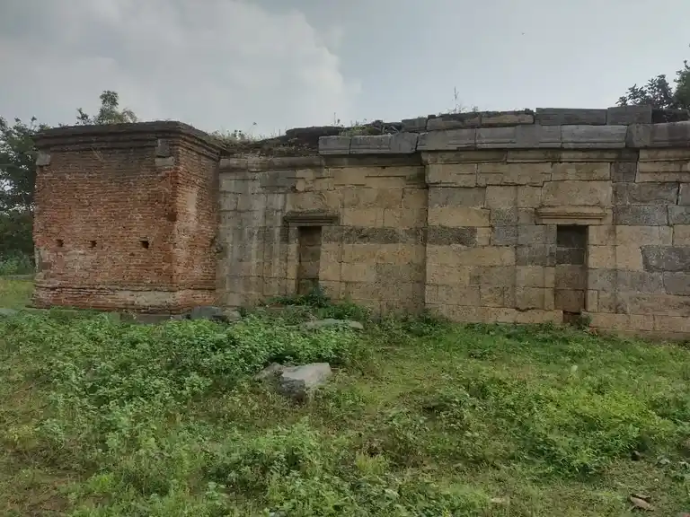 Arulmigu Theerthagiriswarar Temple, Vedakattamaduvu - 636906 அருள்மிகு தீர்த்தகிரீஸ்வரர் திருக்கோயில், Vedakattamaduvu - 636906, Dharmapuri - Ancient Temple Architecture and History Image 3