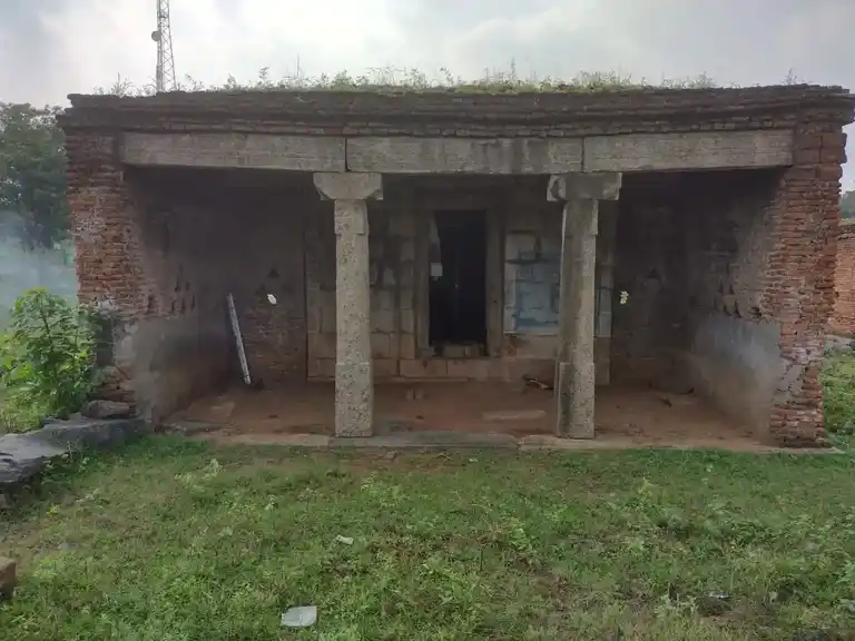 Arulmigu Theerthagiriswarar Temple, Vedakattamaduvu - 636906 அருள்மிகு தீர்த்தகிரீஸ்வரர் திருக்கோயில், Vedakattamaduvu - 636906, Dharmapuri - Ancient Temple Architecture and History Image 4