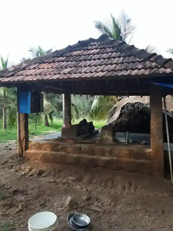 Arulmigu Theiva Vinayagar Temple, Kombaipatti - 624304 அருள்மிகு தெய்வ விநாயகர் கோயில், Kombaipatti - 624304, Dindigul - Ancient Temple Architecture and History Image 2