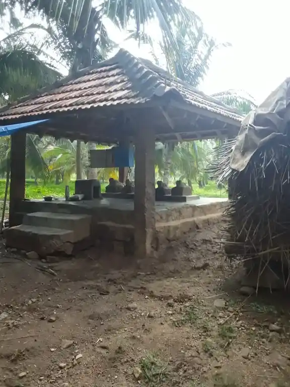 Arulmigu Theiva Vinayagar Temple, Kombaipatti - 624304 அருள்மிகு தெய்வ விநாயகர் கோயில், Kombaipatti - 624304, Dindigul - Ancient Temple Architecture and History Image 5