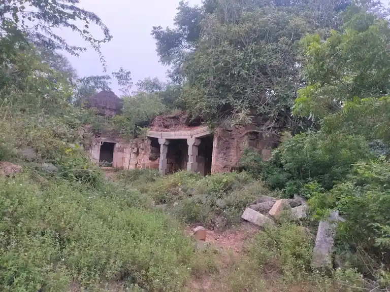 Arulmigu Theniyamman Temple, Kallamedu - 607204 அருள்மிகு தேனியம்மன் திருக்கோயில், Kallamedu - 607204, Kallakurichi - Ancient Temple Architecture and History Image 3