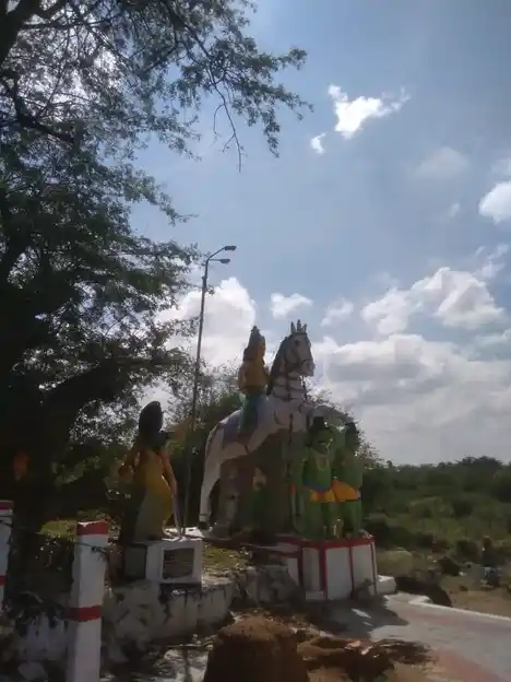 Arulmigu Thenmalaiyandi Ayyanar Temple, Santhaiyur - 625703 Arulmigu Thenmalaiyandi Ayyanar Temple, Santhaiyur - 625703, Madurai - Ancient Temple Architecture and History Image 2