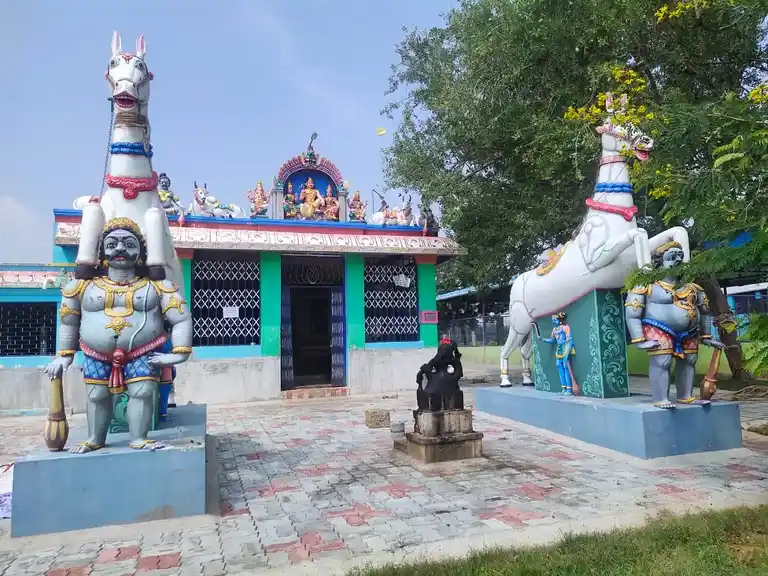 Arulmigu Thenpalaikootha Ayyanar Temple, Sunnampiruppu - 630211 Temple