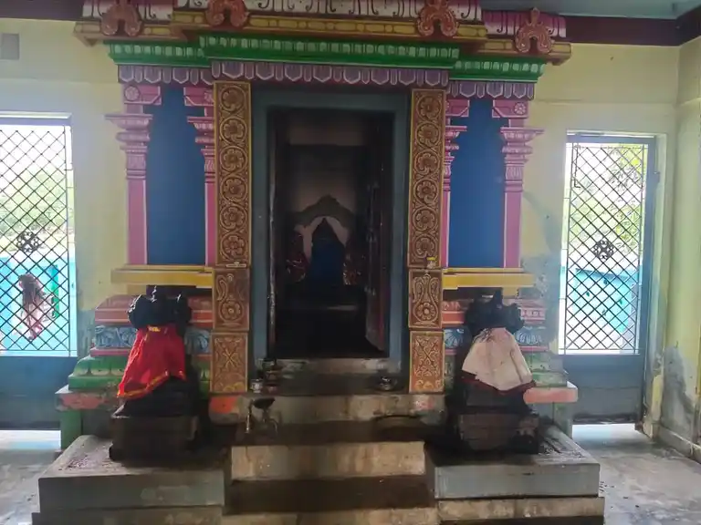 Arulmigu Thenpalaikootha Ayyanar Temple, Sunnampiruppu - 630211 Arulmigu Thenpalaikootha Ayyanar Temple, Sunnampiruppu - 630211, Sivagangai - Ancient Temple Architecture and History Image 4