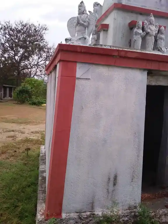 Arulmigu Thettu Perumal Temple, Near Paramveer Higher Secondary School, Adagapadi - 636803 அருள்மிகு தெட்டு பெருமாள் திருக்கோயில், Near Paramveer Higher Secondary School, Adagapadi - 636803, Dharmapuri - Ancient Temple Architecture and History Image 3