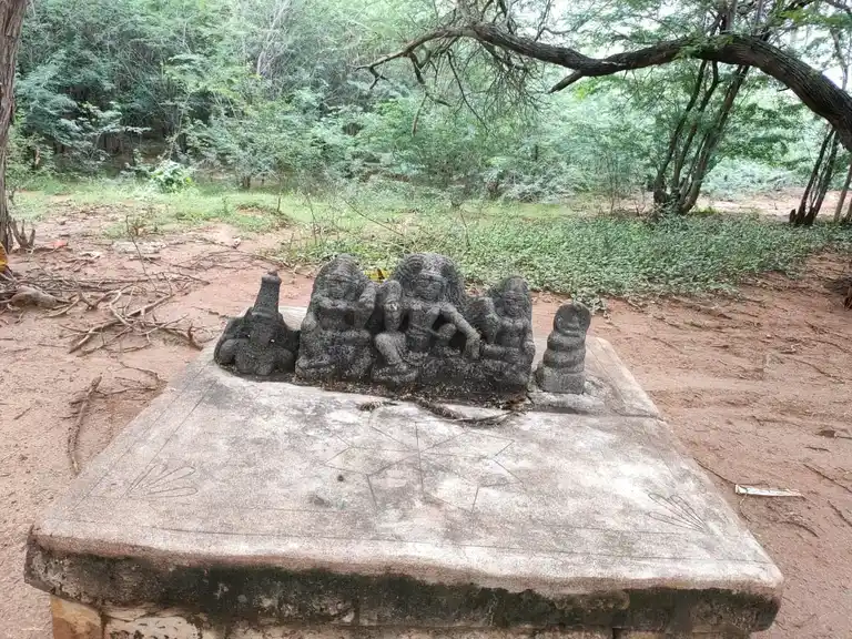 Arulmigu Thiiruvettai Ayyanar Temple, Kudanchadi - 630506 அருள்மிகு. திருவேட்டை அய்யனார் திருக்கோயில், Kudanchadi - 630506, Sivagangai - Ancient Temple Architecture and History Image 4