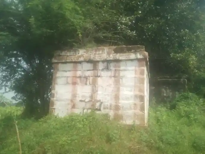 Arulmigu Thikku Auththora Hanumantharayaswamy Temple, Dharapuram - 638656 அருள்மிகு தெற்கு ஆத்தோர அனுமந்தராயசாமி திருக்கோயில், Dharapuram - 638656, Tiruppur - Ancient Temple Architecture and History Image 3