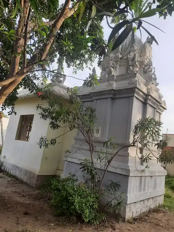 Arulmigu Thimmaraya Swamy Temple, Nallamballi - 636807 அருள்மிகு திம்மராயசாமி திருக்கோயில், Nallamballi - 636807, Dharmapuri - Ancient Temple Architecture and History Image 2