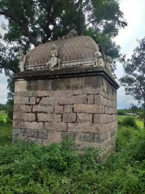 Arulmigu Thimmaraya Swamy Temple, Near Eb Office, Kadamadai - 636810 அருள்மிகு திம்மராயசாமி திருக்கோயில், Near Eb Office, Kadamadai - 636810, Dharmapuri - Ancient Temple Architecture and History Image 5