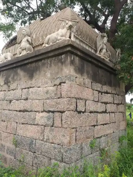 Arulmigu Thimmaraya Swamy Temple, Near Eb Office, Kadamadai - 636810 அருள்மிகு திம்மராயசாமி திருக்கோயில், Near Eb Office, Kadamadai - 636810, Dharmapuri - Ancient Temple Architecture and History Image 7