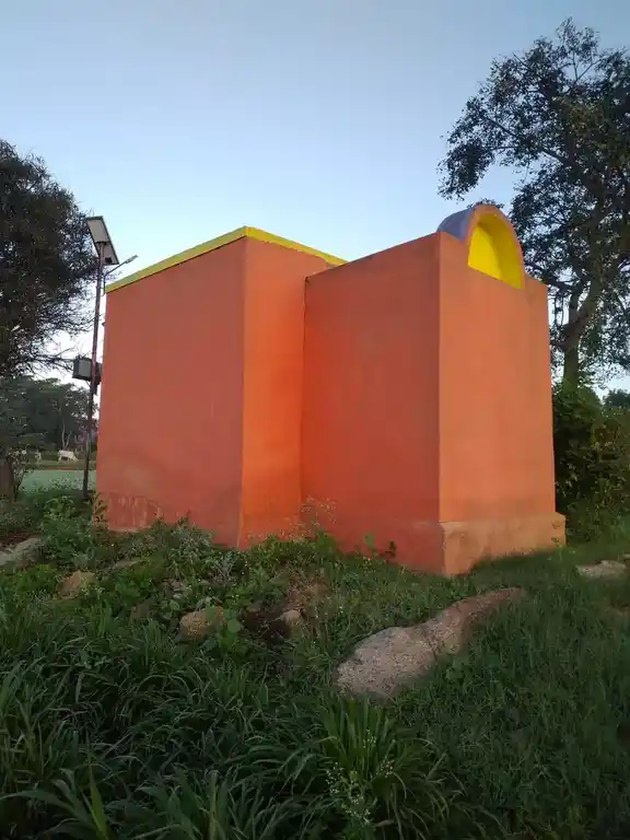 Arulmigu Thimmarayaswamy Temple, Berigai, Mahadevapuram - 635105 அருள்மிகு திம்மராயசாமி திருக்கோயில், Berigai, Mahadevapuram - 635105, Krishnagiri - Ancient Temple Architecture and History Image 4