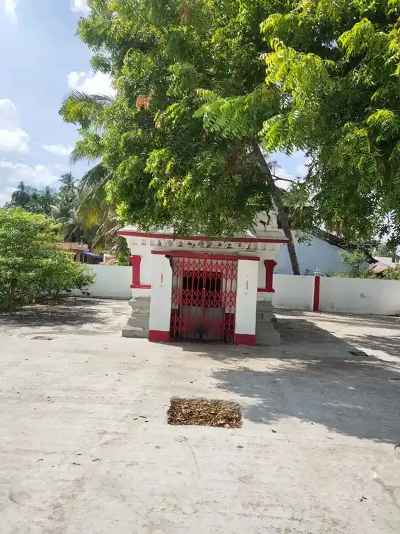 Arulmigu Thimmarayaswamy Temple, Near Krp Dam, Periyamuthur - 635101 அருள்மிகு திம்மராயசுவாமி திருக்கோயில், பெரியமுத்தூர் - 635101, Krishnagiri - Ancient Temple Architecture and History Image 2
