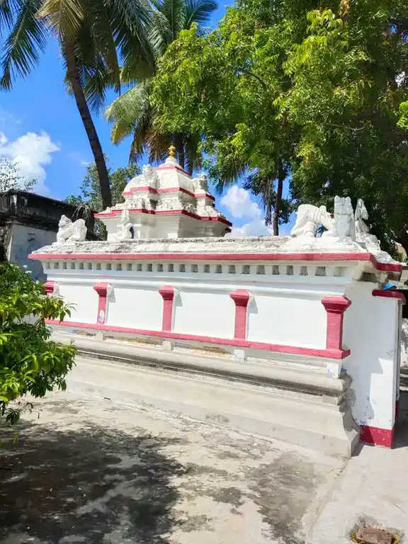 Arulmigu Thimmarayaswamy Temple, Near Krp Dam, Periyamuthur - 635101 அருள்மிகு திம்மராயசுவாமி திருக்கோயில், பெரியமுத்தூர் - 635101, Krishnagiri - Ancient Temple Architecture and History Image 3