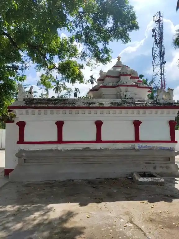 Arulmigu Thimmarayaswamy Temple, Near Krp Dam, Periyamuthur - 635101 அருள்மிகு திம்மராயசுவாமி திருக்கோயில், பெரியமுத்தூர் - 635101, Krishnagiri - Ancient Temple Architecture and History Image 4