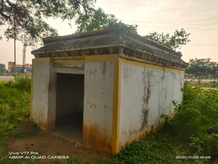 Arulmigu Thimmarayaswamy Temple, V.Madhepalli, Polupalli - 635115 அருள்மிகு திம்மராயசுவாமி திருக்கோயில், போலுப்பள்ளி, போலுப்பள்ளி - 635115, Krishnagiri - Ancient Temple Architecture and History Image 3