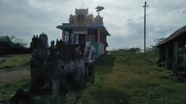 Arulmigu Thinnarudaiya Ayyanar Temple, Puthurvalasai, Puthurvalasai - 623502 அருள்மிகு. தின்னாருடைய அய்யனார் திருக்கோயில், Puthurvalasai, Puthurvalasai - 623502, Sivagangai - Ancient Temple Architecture and History Image 3