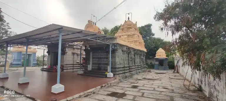 Arulmigu Thiripuranthaga Eswarar Temple, Sirukarumbur - 632521 அருள்மிகு திரிபிரந்தக ஈஸ்வரர் திருக்கோயில், சிருகரும்பூர் - 632521, Ranipet - Ancient Temple Architecture and History Image 3