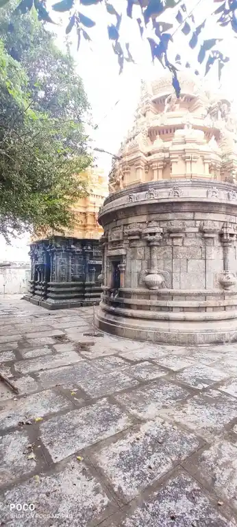 Arulmigu Thiripuranthaga Eswarar Temple, Sirukarumbur - 632521 அருள்மிகு திரிபிரந்தக ஈஸ்வரர் திருக்கோயில், சிருகரும்பூர் - 632521, Ranipet - Ancient Temple Architecture and History Image 5