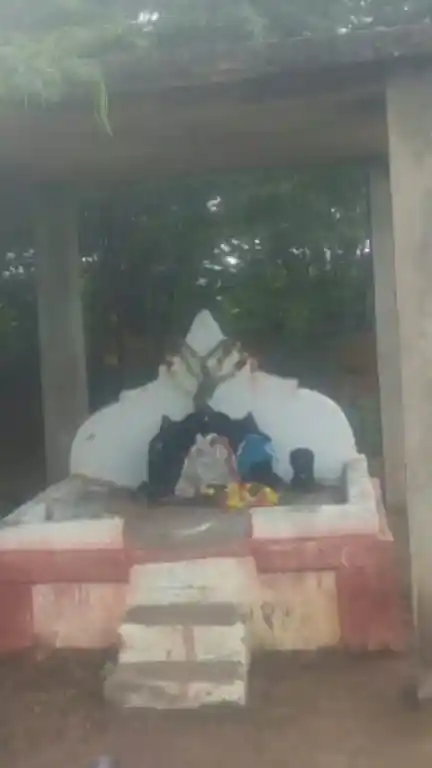 Arulmigu Thirisulamudaiya Ayyanar Temple, Veppankulam - 630305 Arulmigu Thirisulamudaiya Ayyanar Temple, Veppankulam - 630305, Ramanathapuram - Ancient Temple Architecture and History Image 4