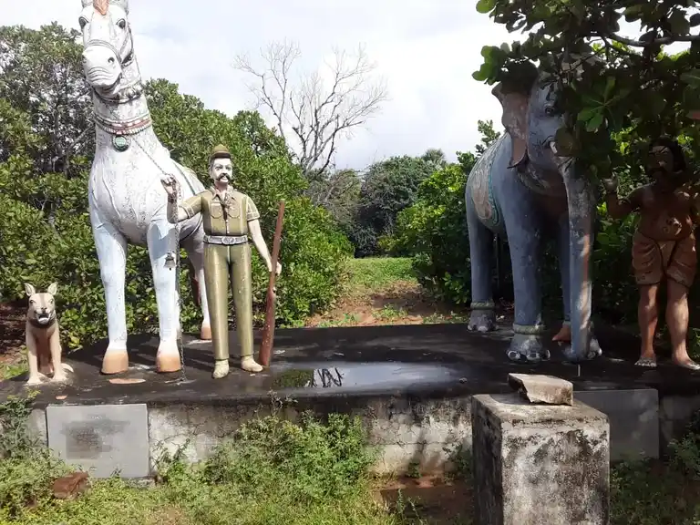 Arulmigu Thirowpathi Amman Iyyanar Group Of Temple, Paasikulam - 606111 Arulmigu Thirowpathi Amman Iyyanar Group Of Temple, பாசிகுலம் - 606111, Cuddalore - Ancient Temple Architecture and History Image 4