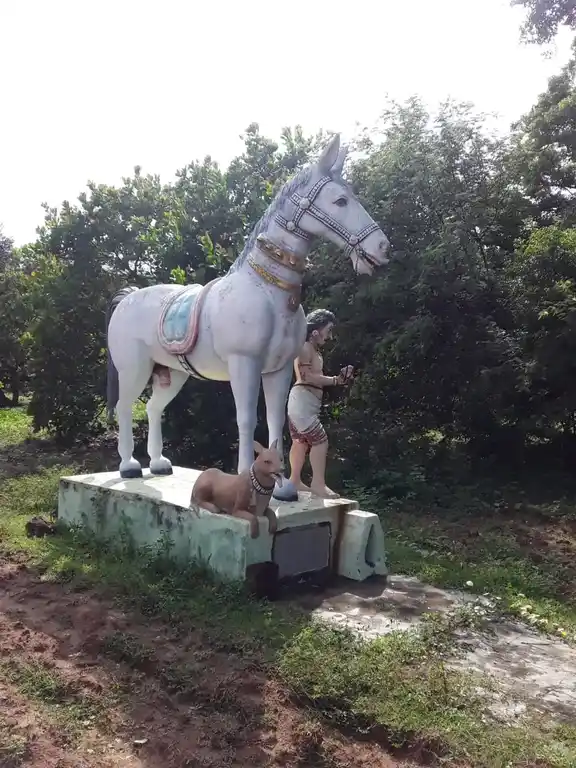 Arulmigu Thirowpathi Amman Iyyanar Group Of Temple, Paasikulam - 606111 Arulmigu Thirowpathi Amman Iyyanar Group Of Temple, பாசிகுலம் - 606111, Cuddalore - Ancient Temple Architecture and History Image 5