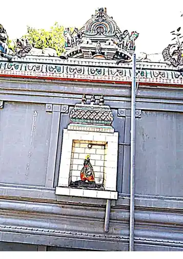Arulmigu Thirowpathiyamma Temple, Thennure, Thiruchirappalli - 620017 அருள்மிகு திரௌபதியம்மன் திருக்கோயில், புத்தூர், Thiruchirappalli - 620017, Thiruchirappalli - Ancient Temple Architecture and History Image 4