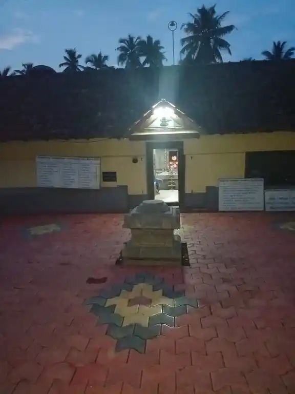 Arulmigu Thirparakodu Sivan Temple, Swamyamadam, Vianoor - 629177 அருள்மிகு திற்பாரகோடு சிவன் திருக்கோயில், Swamyamadam, Vianoor - 629177, Kanyakumari - Ancient Temple Architecture and History Image 3