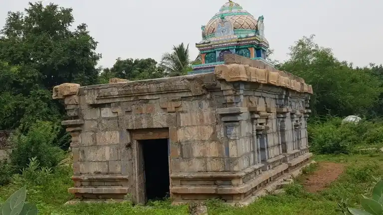 Arulmigu Thiru Manjanamudaiya Iyanar Temple, Olugamangalam - 630204 Arulmigu Thiru Manjanamudaiya Iyanar Temple, Olugamangalam - 630204, Sivagangai - Ancient Temple Architecture and History Image 3