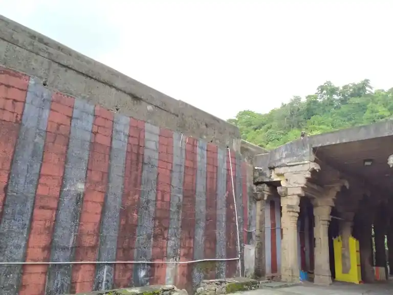 Arulmigu Thirucourtrallanathaswamy Temple, Courtallam, Tenkasi - 627802 அருள்மிகு திருக்குற்றாலநாதசுவாமி திருக்கோயில், குற்றாலம், தென்காசி - 627802, Tenkasi - Ancient Temple Architecture and History Image 5