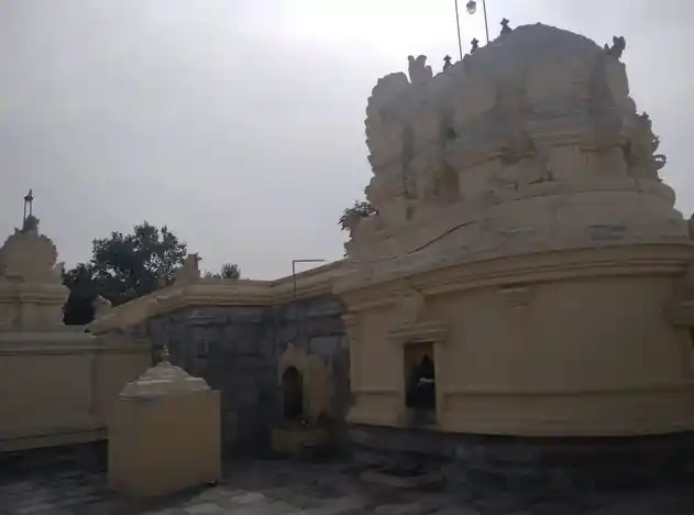 Arulmigu Thirukariaieswarar Temple, Pernamallur - 604408 அருள்மிகு கரைஈஸ்வரர் திருக்கோயில், Pernamallur - 604408, Tiruvannamalai - Ancient Temple Architecture and History Image 4